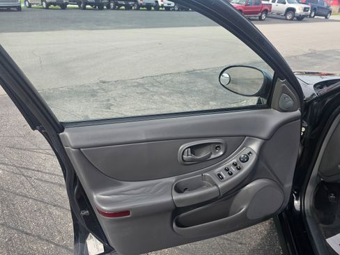 Used 2000 Oldsmobile Intrigue GL FWD image 12