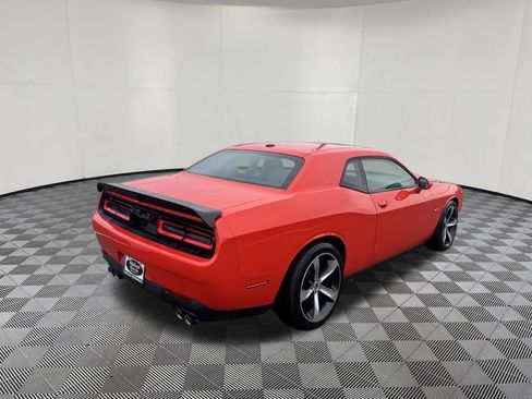 Used 2019 Dodge Challenger R/T RWD image 5