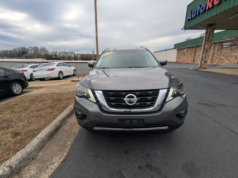Used 2019 Nissan Pathfinder SV image 2