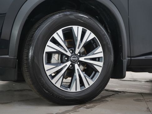 Used 2023 Nissan Rogue SV w/ SV Premium B Package image 31