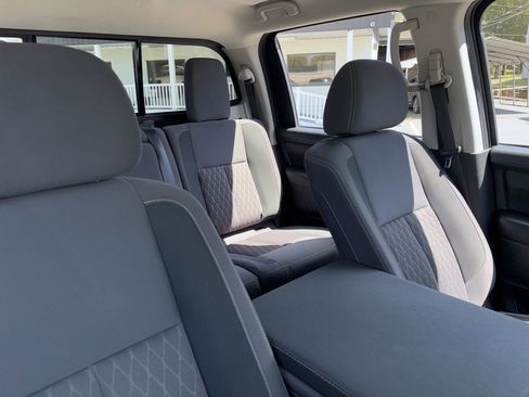 Used 2023 Nissan Titan SV image 7