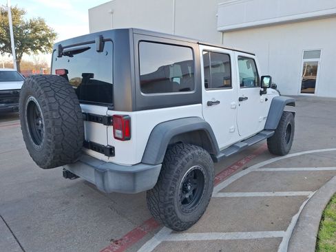 Used 2016 Jeep Wrangler Unlimited Rubicon w/ Connectivity Group image 6