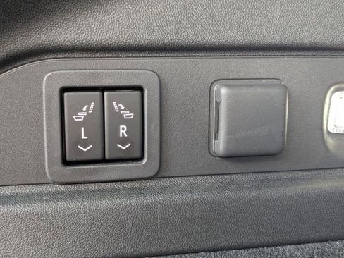 Used 2023 Cadillac Lyriq 2WD image 15