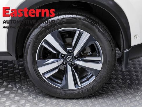 Used 2021 Nissan Rogue Platinum image 10