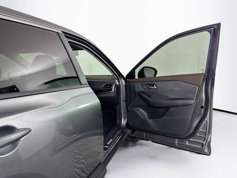 Used 2023 Nissan Rogue SV FWD image 30