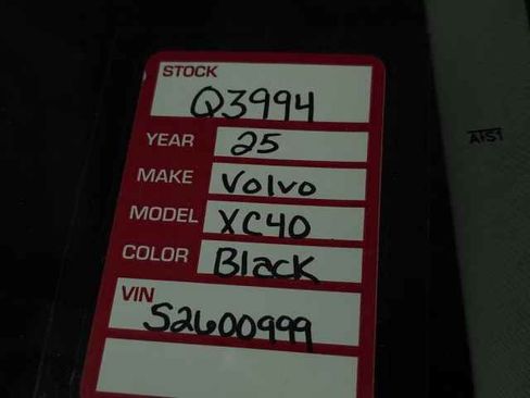 Certified 2025 Volvo XC40 B5 Plus image 34