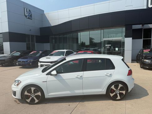 Used 2015 Volkswagen GTI S FWD image 4