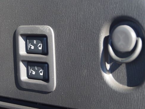 Used 2023 Nissan Armada Platinum w/ Captain's Chairs Package image 20