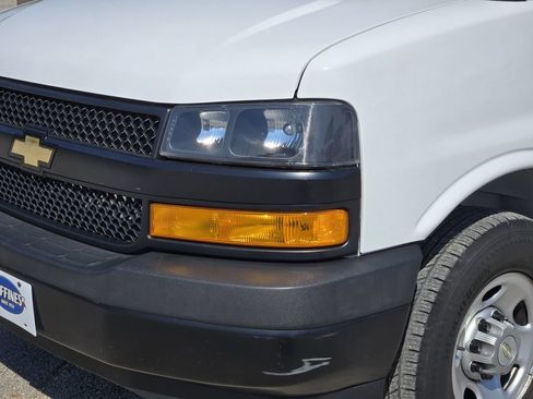 Used 2021 Chevrolet Express 2500 RWD image 9