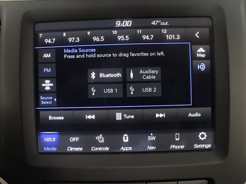 Used 2023 Jeep Cherokee Altitude Lux image 5