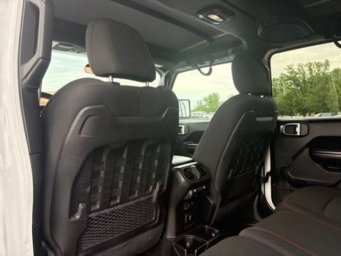 Used 2018 Jeep Wrangler Unlimited Rubicon AWD/4WD image 15
