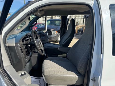 Used 2017 Chevrolet Express 3500 LT w/ LT Preferred Equipment Group image 22