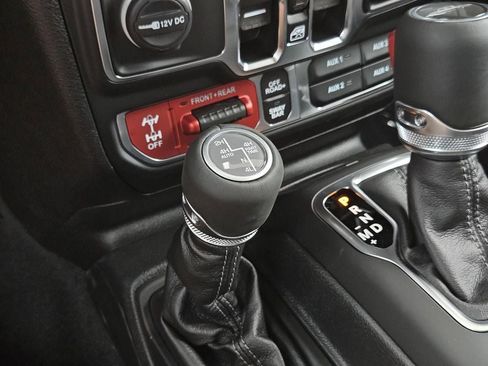 New 2025 Jeep Gladiator Rubicon image 13