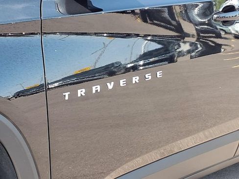 Used 2023 Chevrolet Traverse LT w/ LT Premium Package AWD/4WD image 32