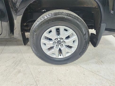 Used 2022 Nissan Frontier SV image 39