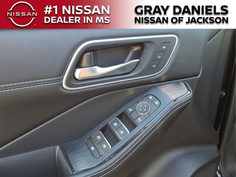 Certified 2025 Nissan Rogue Platinum w/ Platinum Premium Package image 12