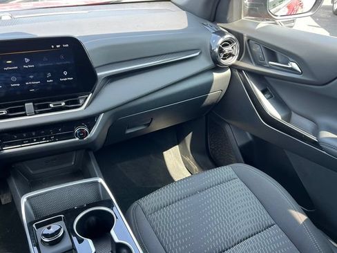 Used 2026 Chevrolet Equinox LT AWD/4WD image 30