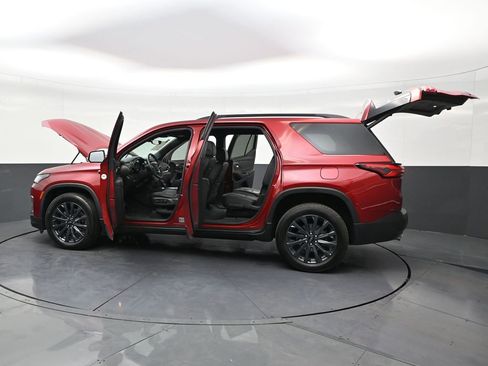 Used 2022 Chevrolet Traverse RS image 31