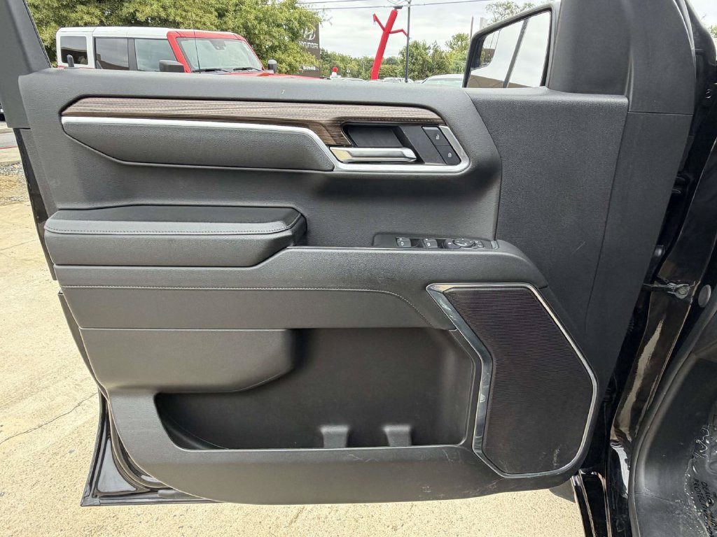 Used 2025 Chevrolet Silverado 1500 LT AWD/4WD image 12