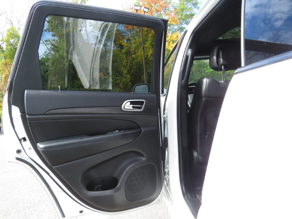 Used 2018 Jeep Grand Cherokee Altitude AWD/4WD image 19