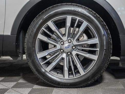 Used 2017 Ford Explorer Platinum image 22