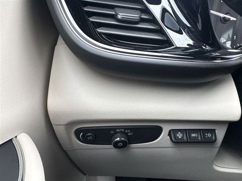 Used 2023 Buick Envision Avenir FWD image 17