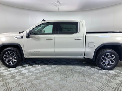 New 2026 GMC Sierra 1500 SLE image 4