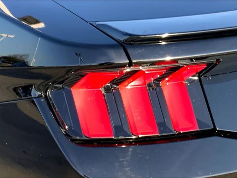 Used 2024 Ford Mustang Premium image 23