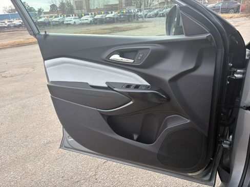 Used 2025 Chevrolet Trax LT w/ LT Convenience Package image 20