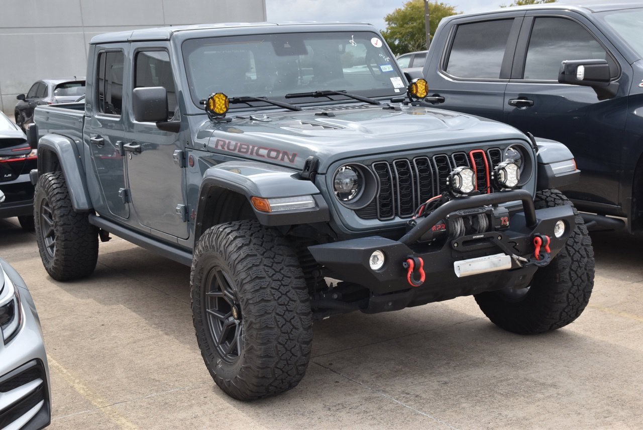 Used 2025 Jeep Gladiator Rubicon w/ Convenience Group AWD/4WD image 4