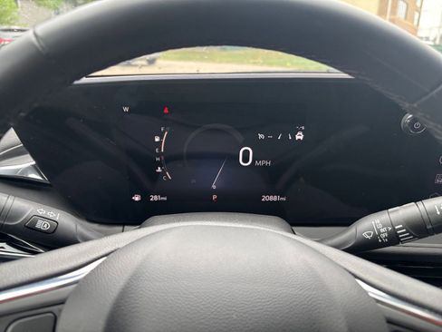 Used 2025 Buick Envista Sport Touring image 38