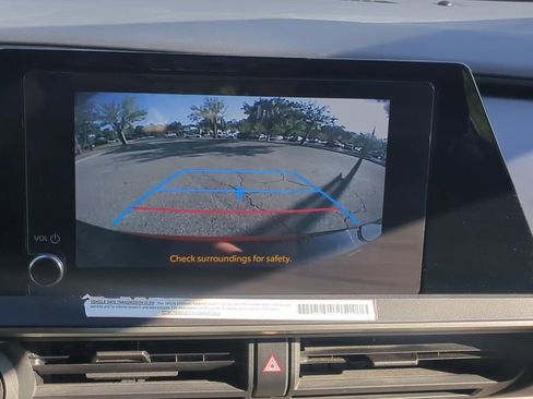 Used 2024 Toyota Prius XLE FWD image 16