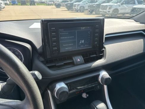 Used 2019 Toyota RAV4 LE image 15