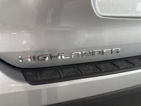 Used 2024 Toyota Highlander LE FWD image 14