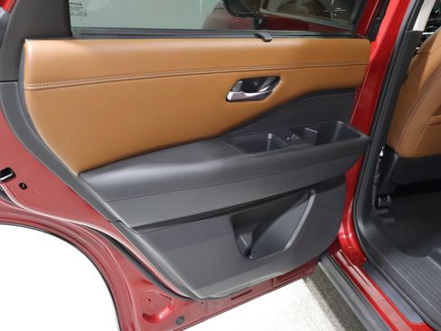 Used 2023 Nissan Pathfinder Platinum w/ Cargo Package AWD/4WD image 16