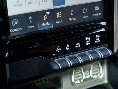 Used 2022 RAM 1500 Limited w/ Body Color Bumper Group image 30