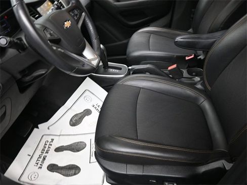 Used 2019 Chevrolet Trax LT w/ LT Convenience Package image 9