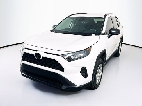 Used 2021 Toyota RAV4 LE AWD/4WD image 3