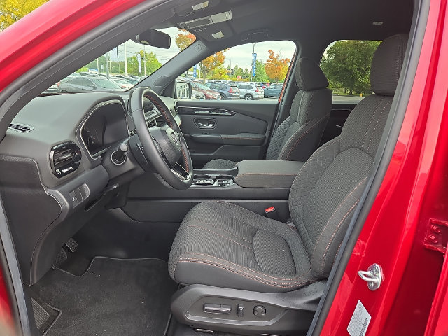 Used 2025 Honda Pilot Sport image 12