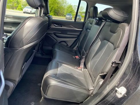 Used 2023 Jeep Grand Cherokee Limited AWD/4WD image 19