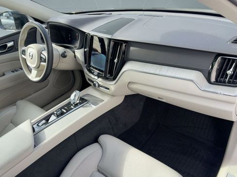 Certified 2023 Volvo XC60 B5 Ultimate w/ Climate Package image 31