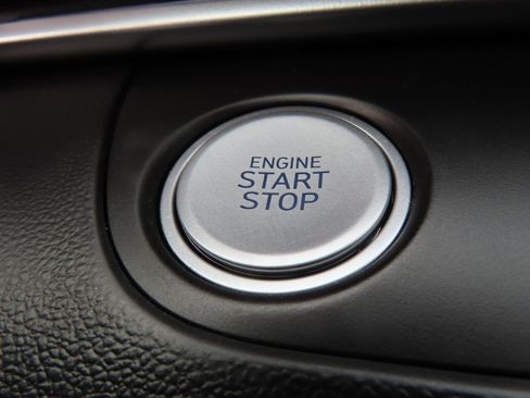 Used 2025 Hyundai Elantra SEL image 13