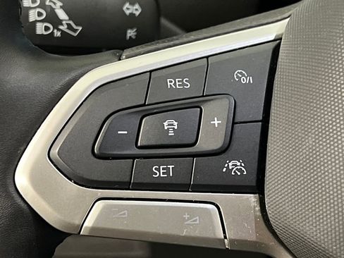 Used 2024 Volkswagen Tiguan Wolfsburg Edition image 49