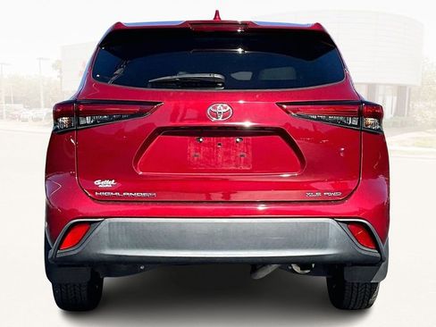 Used 2021 Toyota Highlander XLE image 5