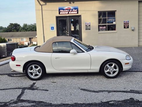 Used 1999 MAZDA MX-5 Miata RWD image 26