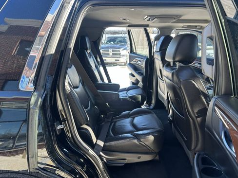 Used 2018 Cadillac Escalade Premium Luxury image 37