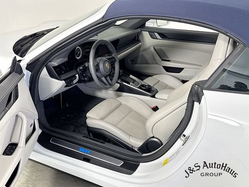 Used 2023 Porsche 911 Carrera 4S w/ Premium Package AWD/4WD image 32