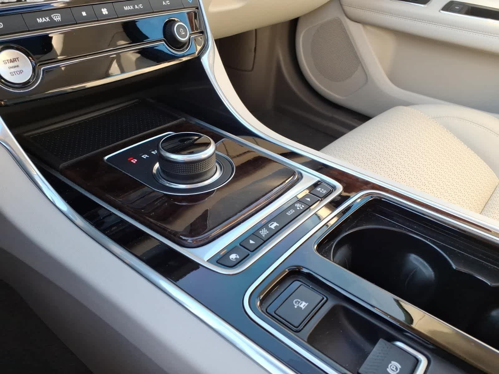 Used 2017 Jaguar XF Prestige RWD image 19