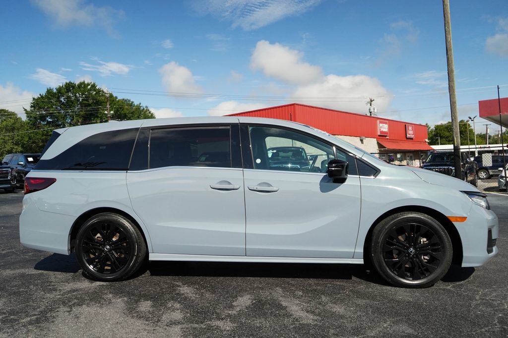 Used 2025 Honda Odyssey Sport-L image 2