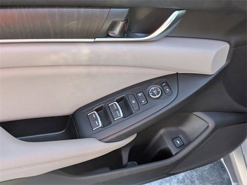 Used 2019 Honda Accord EX image 13